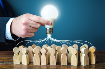 形容全力以赴的成语