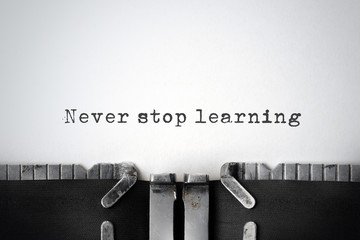 形容全力以赴的成语