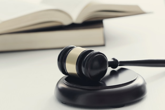 形容全力以赴的成语